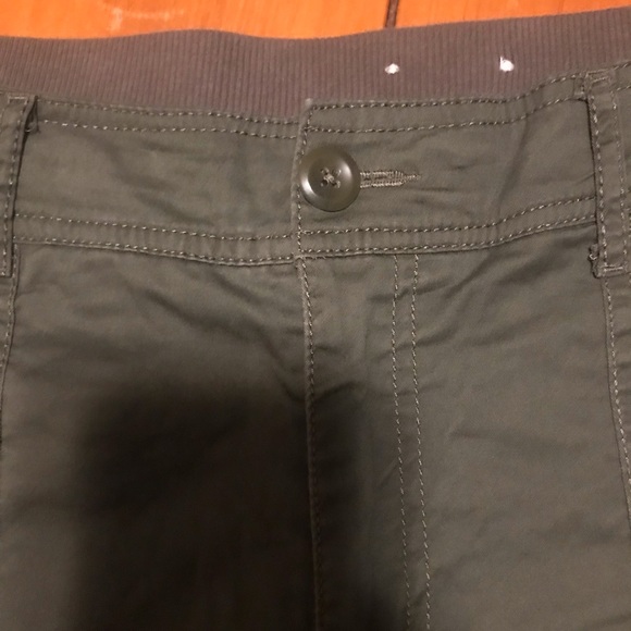 Croft&Barrow shorts with pockets, size 14 an olive colored - Picture 2 of 8